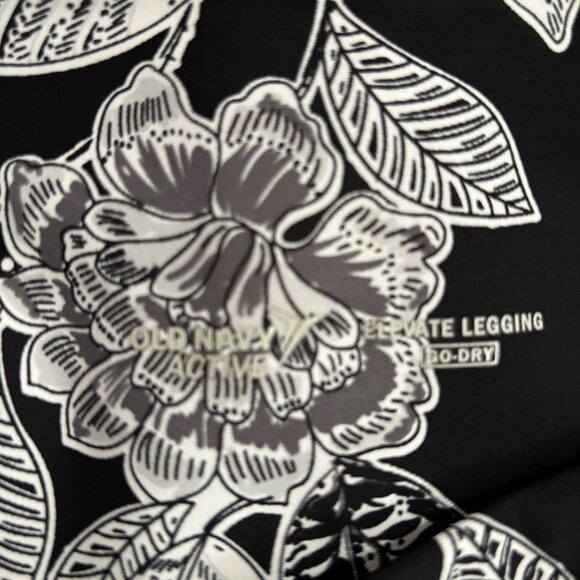 6 Old Navy Women’s Elevate Leggings and 1 c9 by Champion - Size L (Lot of 7) - Picture 12 of 16